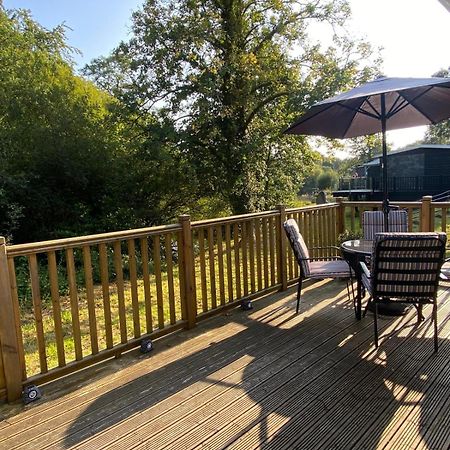 Chalet 64, Lakeside, Glan Gwna Holiday Park Caernarfon Exterior photo